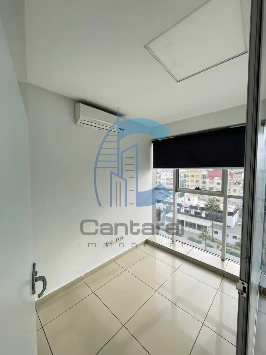 Rental of renovated offices – 98 m² + 42 m² – Boulevard Zerktouni - detail.photo 11