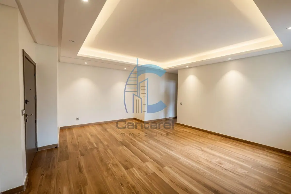 Studio lumineux 50 m² à louer – 3ᵉ étage avec balcon et parking - detail.photo 1
