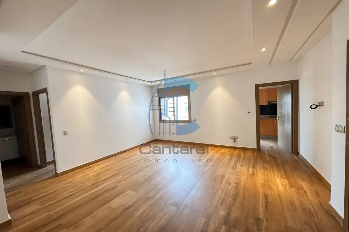 Studio lumineux 50 m² à louer – 3ᵉ étage avec balcon et parking - detail.photo 2