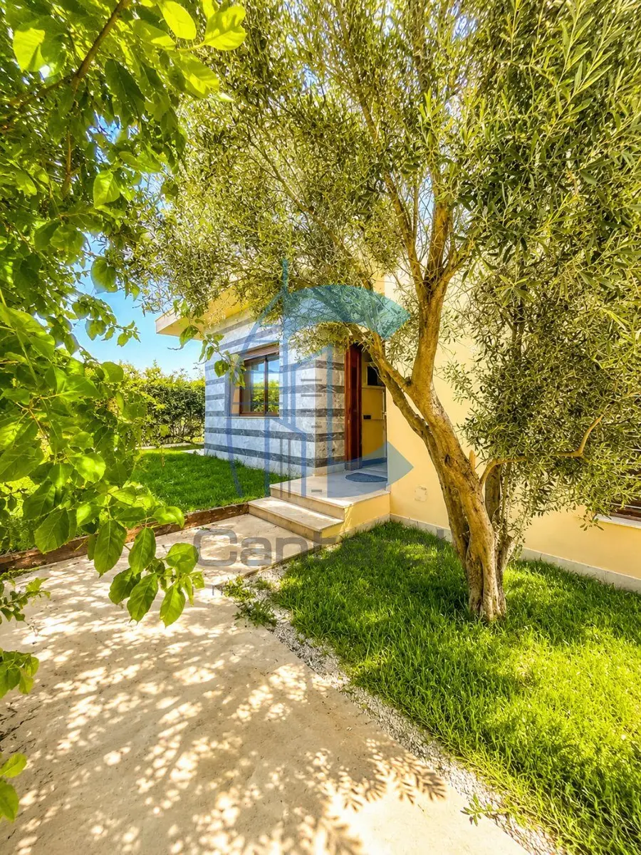 Villa à la location à Dar Bouazza dans résidence sécurisée avec piscine et jardin - Photo 8