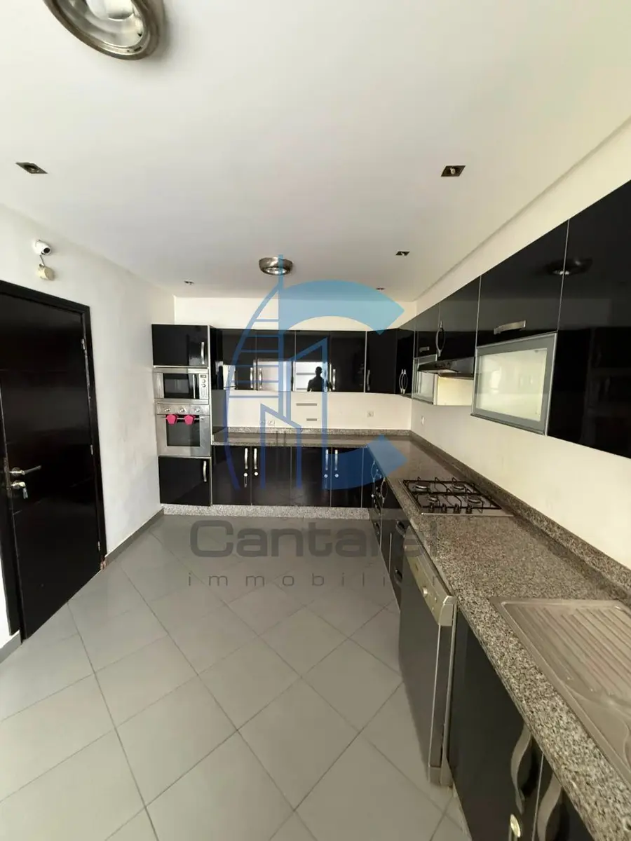 Three-bedroom apartment for rent in Casablanca in the Racine district - Photo 2