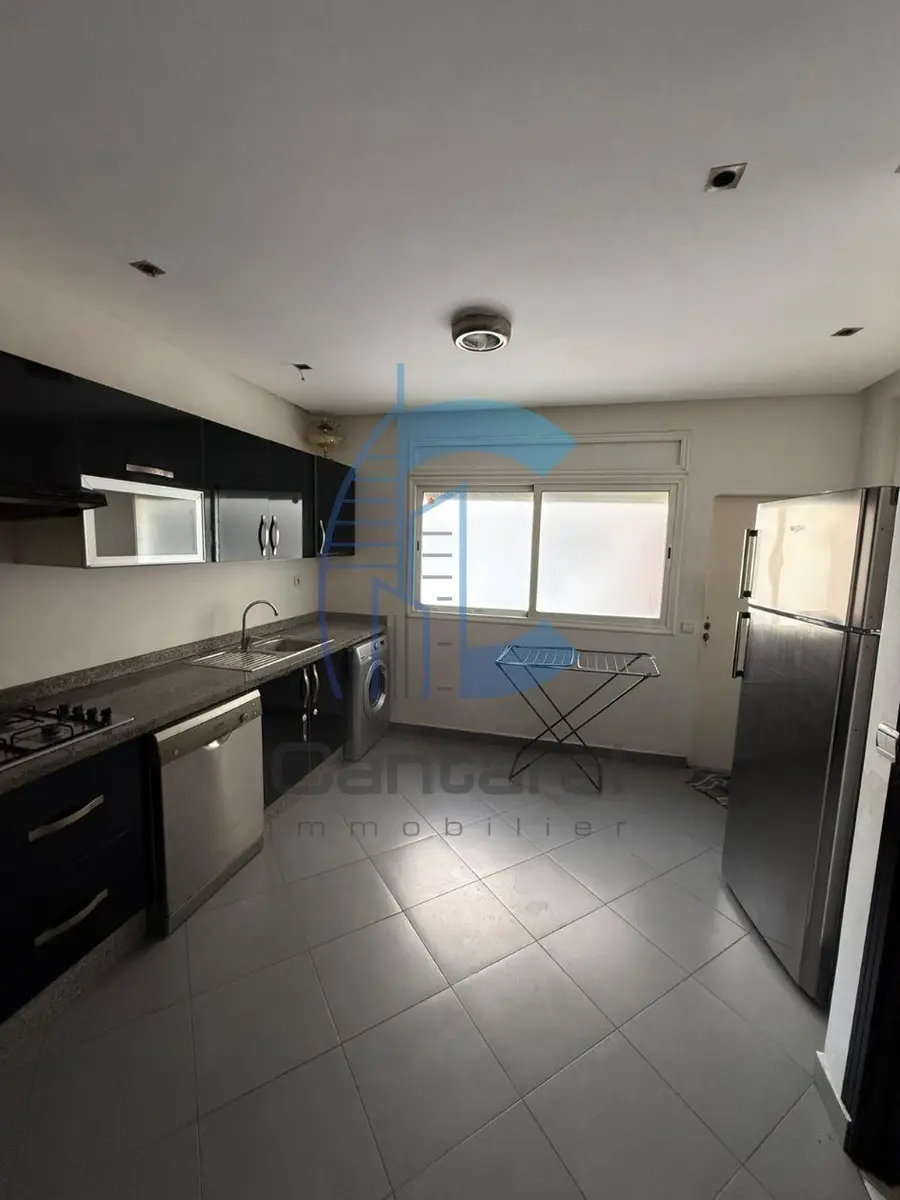 Three-bedroom apartment for rent in Casablanca in the Racine district - Photo 10