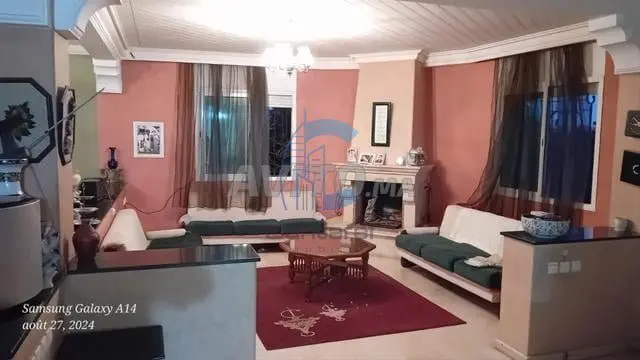 فيلا بمساحة 400 م2 مع حديقة بالحي الحساني بالقرب من الترامواي - صورة 1