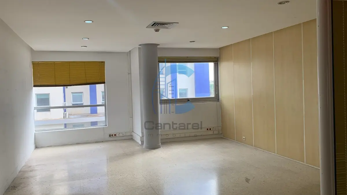Bureau de 300 m² à Sidi Maârouf, lumineux, parking et sécurité inclus - صورة 13
