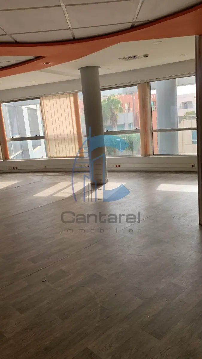 Bureau de 300 m² à Sidi Maârouf, lumineux, parking et sécurité inclus - صورة 1