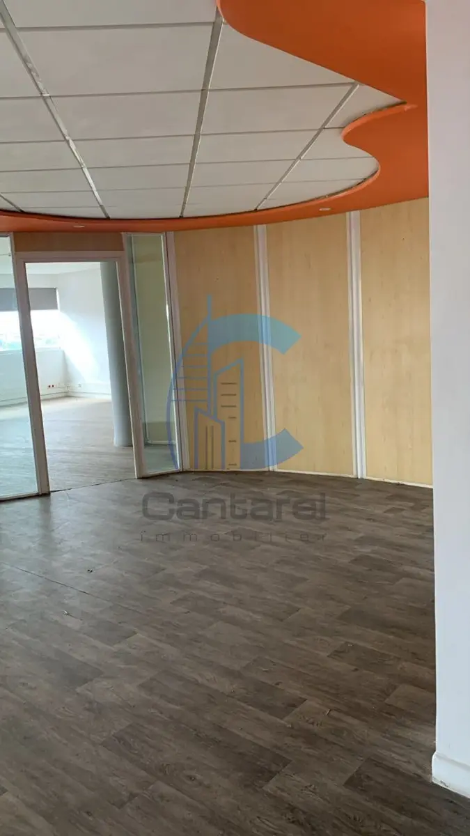Bureau de 300 m² à Sidi Maârouf, lumineux, parking et sécurité inclus - صورة 5