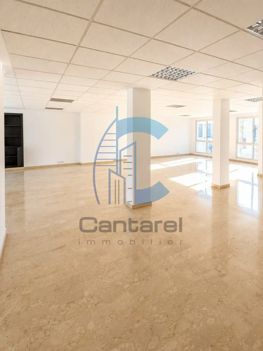 Bureau de 106 m² à Racine lumineux sécurisé proche Boulevard d’Anfa parking inclus - Photo 2