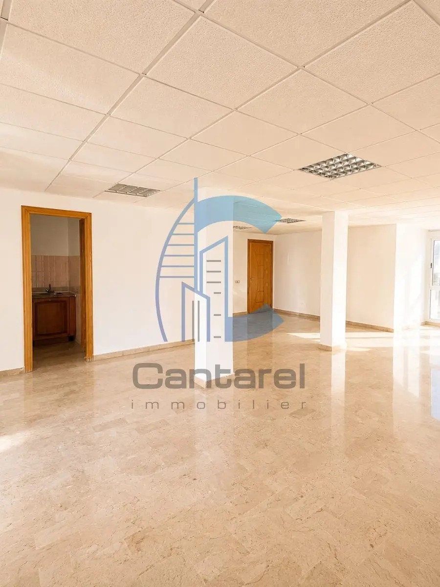 Bureau de 106 m² à Racine lumineux sécurisé proche Boulevard d’Anfa parking inclus - Photo 5
