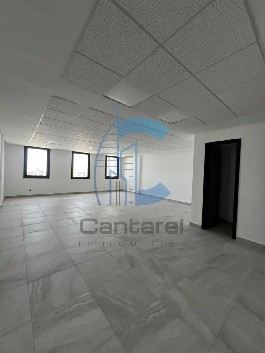 Bureau de 130 m² à louer au cœur de Casablanca Finance City - صورة 1