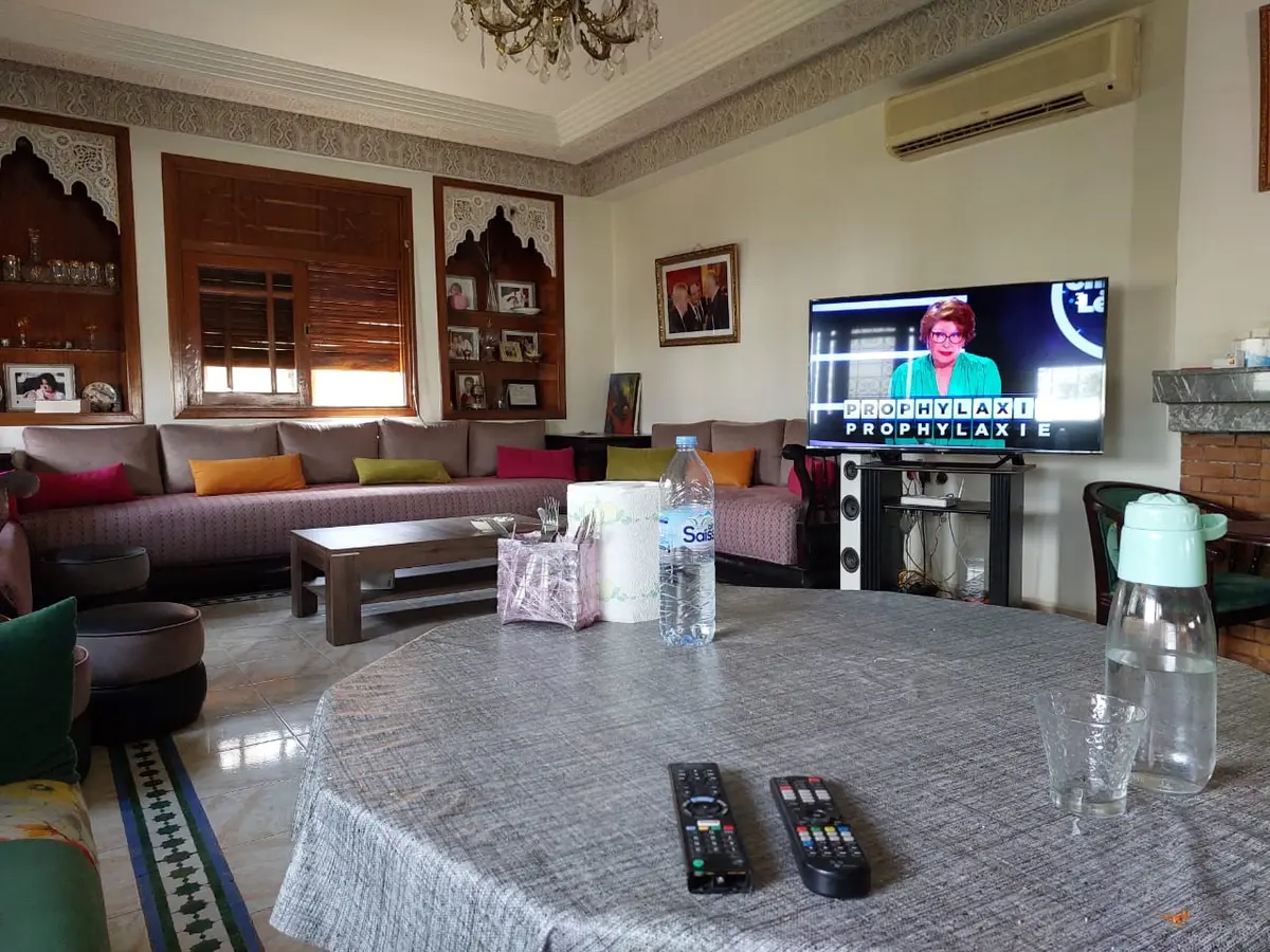 Villa 10 chambres à louer à Fès — 12 000 DH/mois - Photo 1