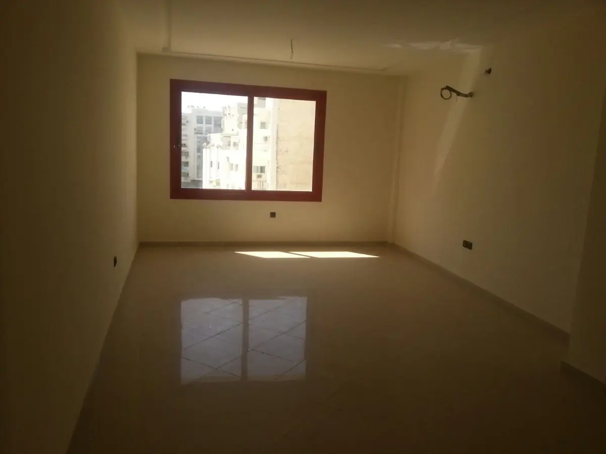 Bureau à louer à Centre-Ville — 780 000 DH/mois - صورة 2
