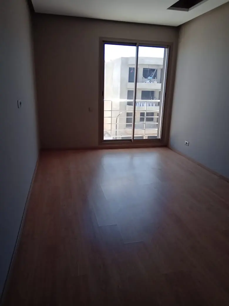 Appartement 4 chambres à vendre à Champs de Courses — 1 800 000 DH - صورة 2