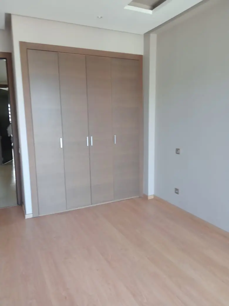 Appartement 4 chambres à vendre à Champs de Courses — 1 800 000 DH - صورة 3