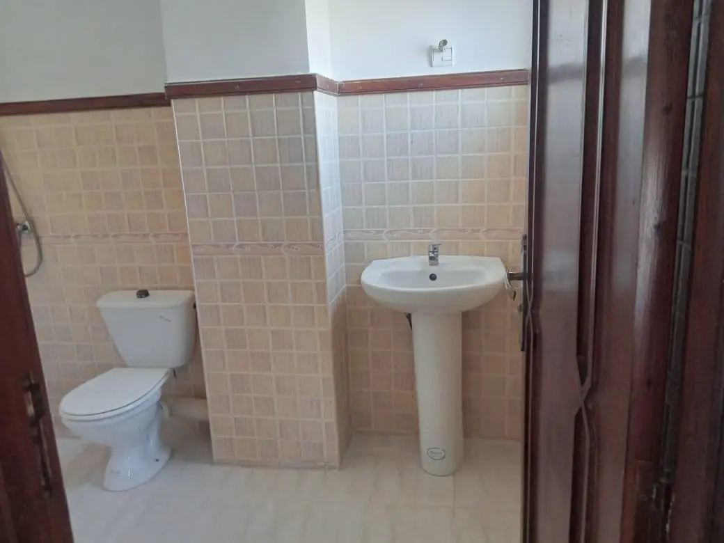 Appartement 3 chambres à louer à Route Sidi Harazem — 4 000 DH/mois - صورة 7