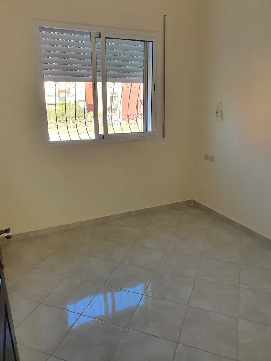 Appartement 3 chambres à vendre à Route de Meknès — 300 000 DH - Photo 1