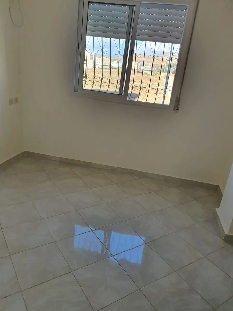 Appartement 3 chambres à vendre à Route de Meknès — 300 000 DH - Photo 2