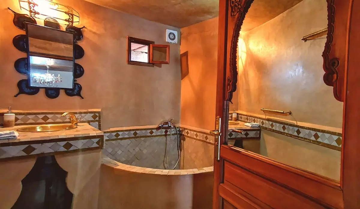 Riad 6 chambres à vendre à Batha — 5 500 000 DH - صورة 4