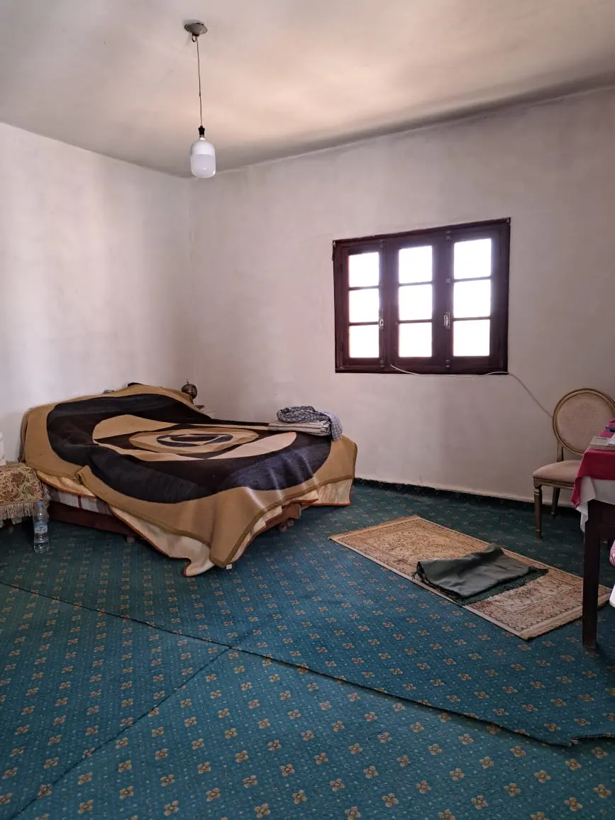 Maison 6 chambres à vendre à Aïn Azliten — 3 500 000 DH - Photo 1