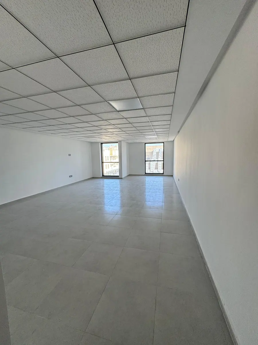 Bureau à vendre à Avenue des FAR — 6 000 DH - Photo 3