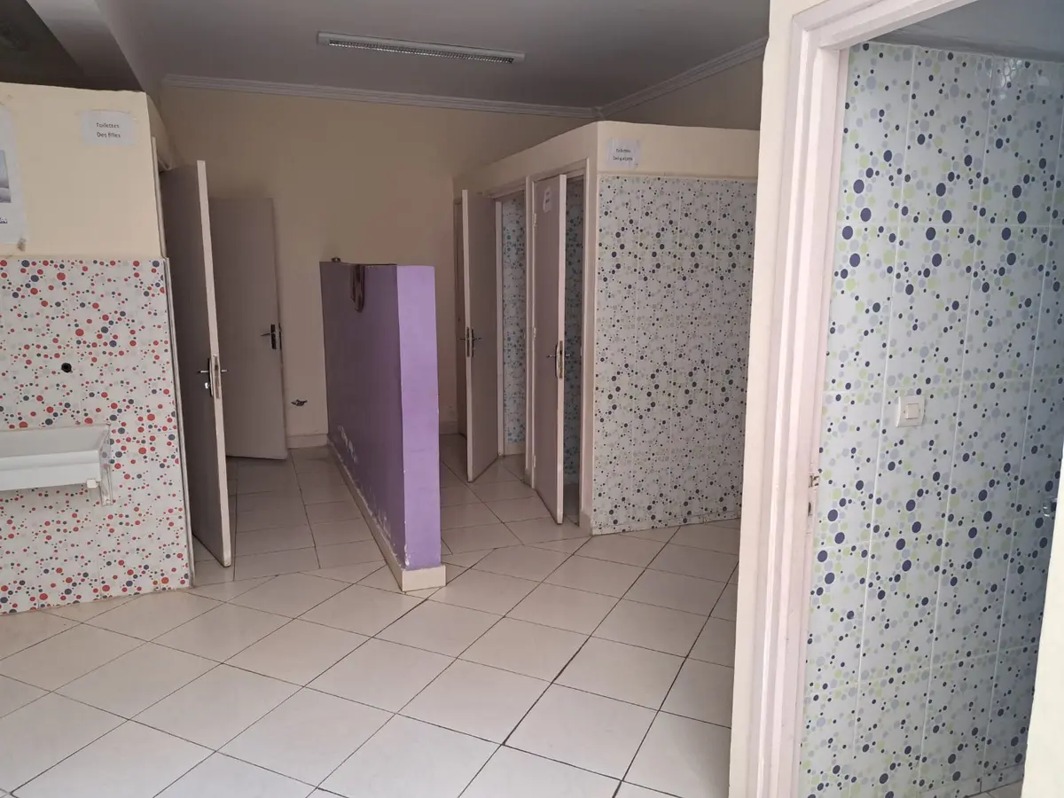 Local commercial 11 chambres à vendre à Route Aïn Chkef — 3 600 000 DH - Photo 16