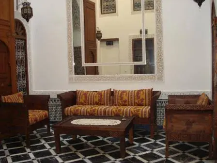 Maison 6 chambres à louer à Batha — 20 000 DH/mois - Photo 1