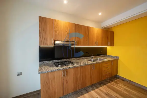 Studio lumineux 50 m² à louer – 3ᵉ étage avec balcon et parking