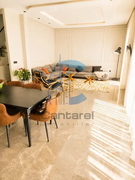 Villa à la location à Casablanca Ain Diab Extension avec piscine et jardin