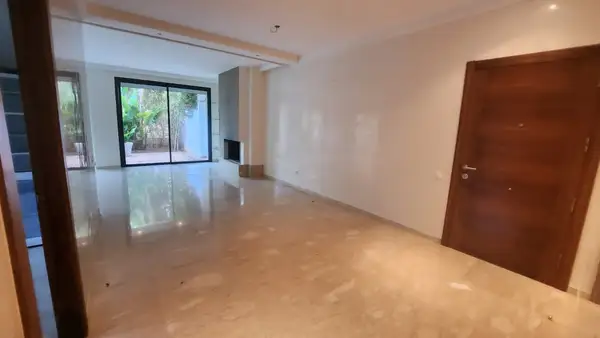 Villa à vendre à Dar Bouazza dans résidence sécurisée - Photo 4