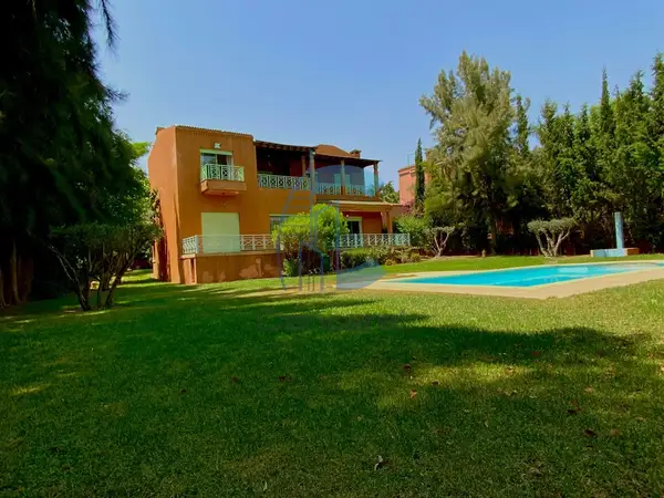 Villa à la location au Golf de Benslimane avec piscine et jardin
