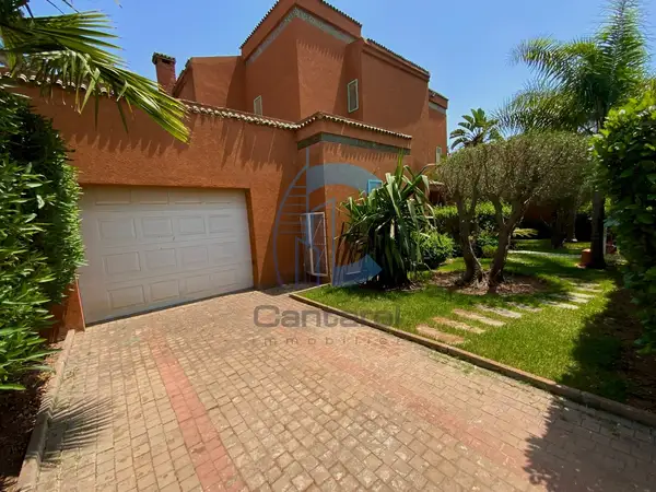 Villa à la location au Golf de Benslimane avec piscine et jardin