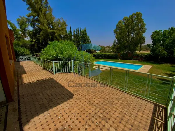 Villa à la location au Golf de Benslimane avec piscine et jardin