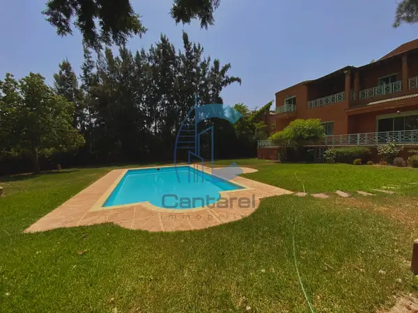 Villa à la location au Golf de Benslimane avec piscine et jardin