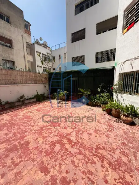 شقة بمساحة 154 مترًا مربعًا في بالمير الدار البيضاء مع فناء خاص ومدفأة - Photo 8