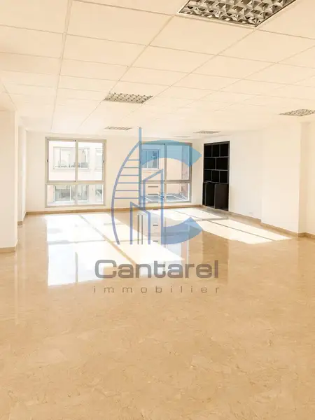 Bureau de 106 m² à Racine lumineux sécurisé proche Boulevard d’Anfa parking inclus - Photo 1