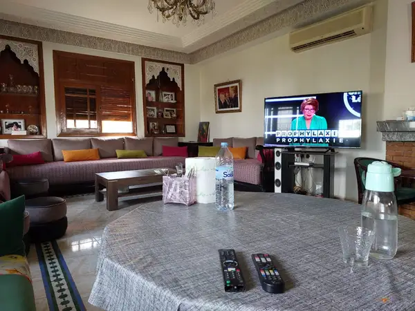 Villa 10 chambres à louer à Fès — 12 000 DH/mois - Photo 1