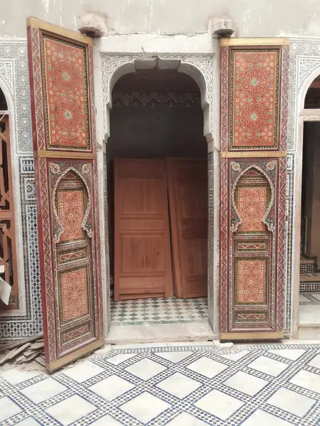 Maison 6 chambres à vendre à El Mokhfia — 1 600 000 DH - Photo 2