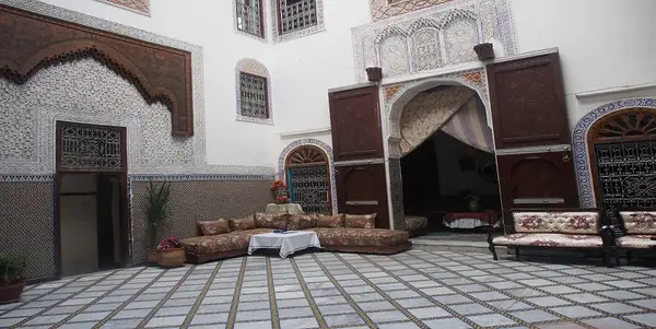 Maison 6 chambres à vendre à Aïn Azliten — 2 800 000 DH - Photo 1