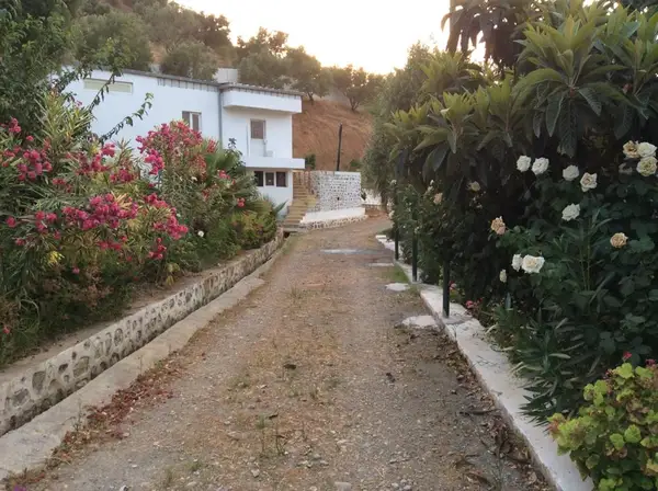 Villa 4 chambres à vendre à Fès — 5 000 000 DH - Photo 1