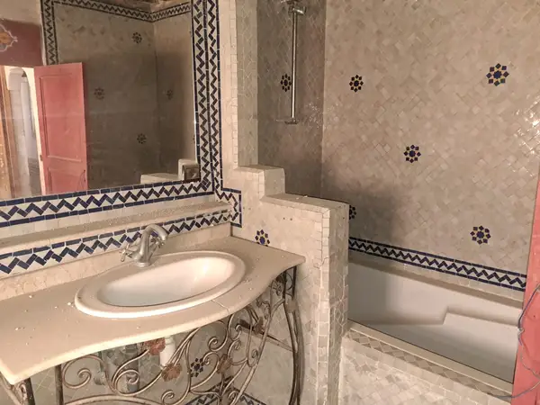 Riad 7 chambres à vendre à Batha — 3 400 000 DH - Photo 1