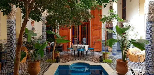 Riad 6 chambres à vendre à Batha — 5 500 000 DH - Photo 1