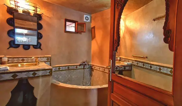 Riad 6 chambres à vendre à Batha — 5 500 000 DH - Photo 4