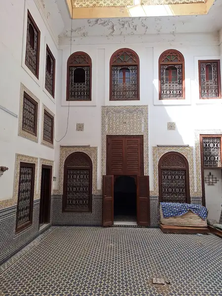Maison 7 chambres à vendre à Batha — 2 600 000 DH - Photo 1