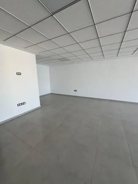 Bureau à louer à Avenue des FAR — 6 000 DH/mois - Photo 4