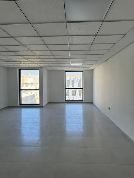 Bureau à vendre à Avenue des FAR — 6 000 DH - Photo 1