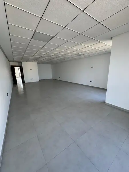 Bureau à vendre à Avenue des FAR — 6 000 DH - Photo 2
