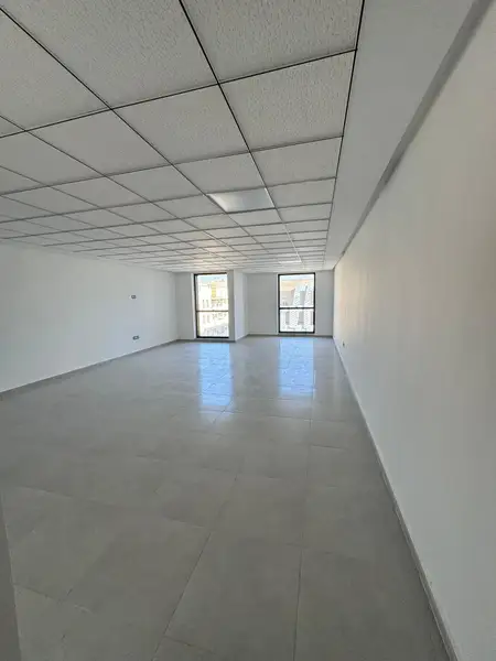 Bureau à vendre à Avenue des FAR — 6 000 DH - Photo 3