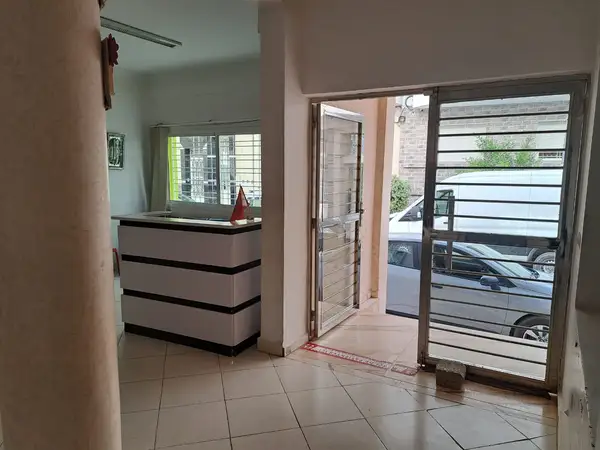 Local commercial 11 chambres à vendre à Route Aïn Chkef — 3 600 000 DH - Photo 1