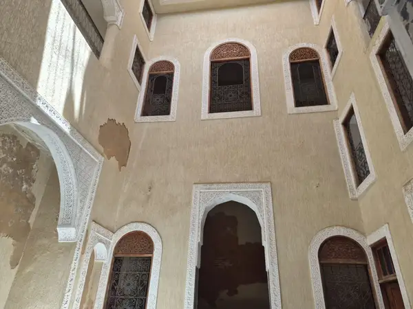 Maison 5 chambres à vendre à Batha — 2 000 000 DH - Photo 2