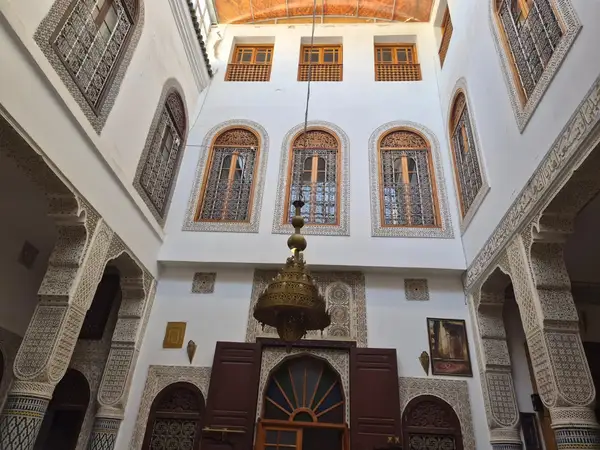 Maison 9 chambres à vendre à Batha — 4 000 000 DH - Photo 1