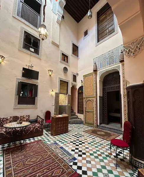 Riad 6 chambres à louer à Rcif — 17 000 DH/mois - Photo 2